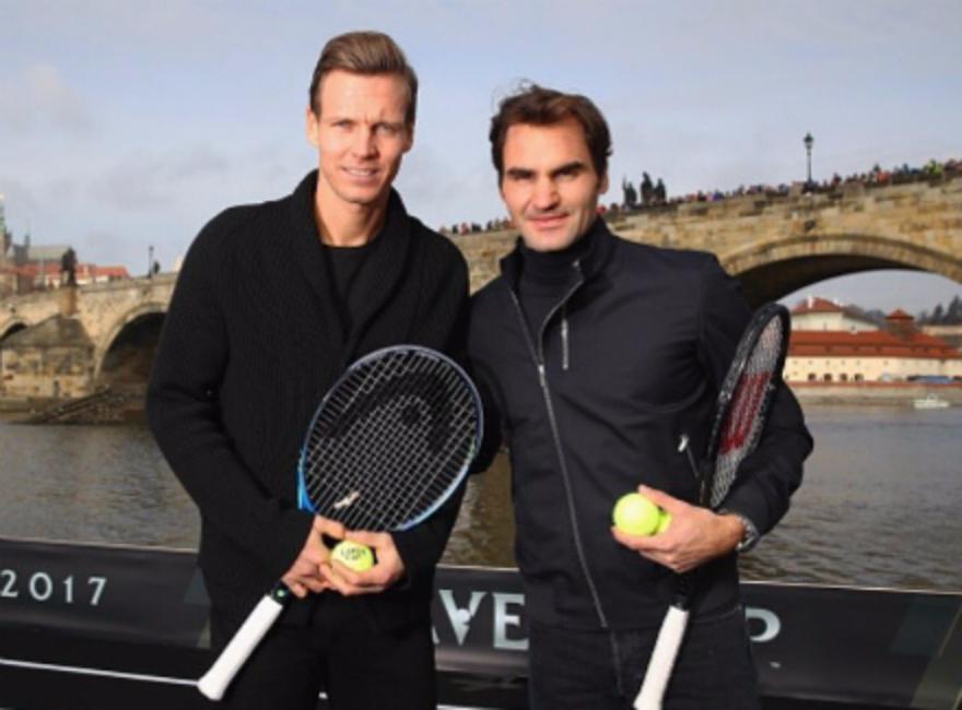 Роджер Федерер и Томаш Бердых провели показательный матч на корабле в Праге (видео)