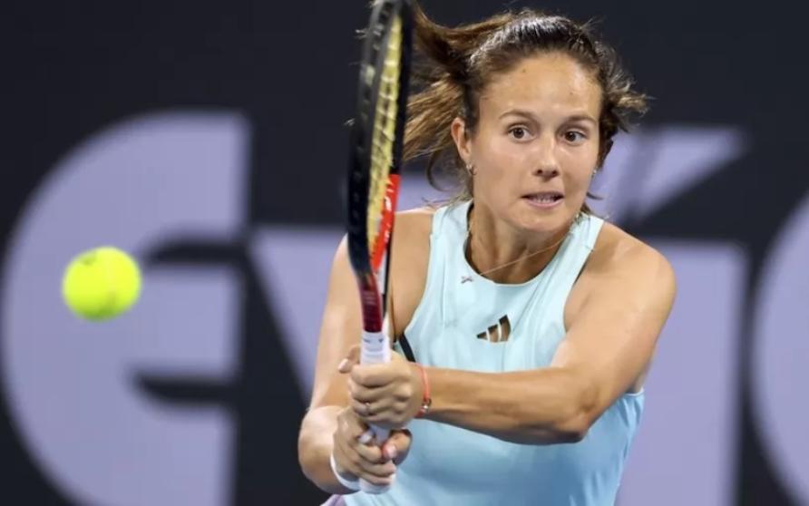 Дарья Касаткина вышла в полуфинал турнира в Аделаиде на отказе соперницы